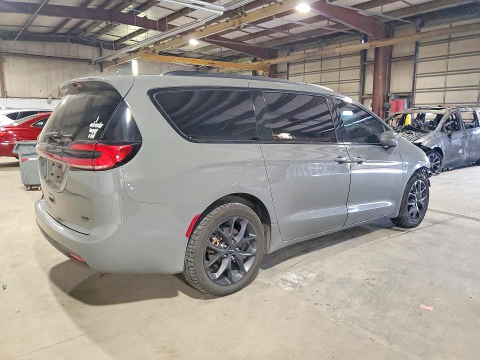 2022 CHRYSLER PACIFICA TOURING L 3