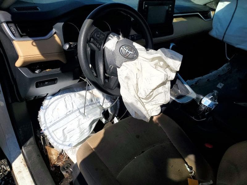 2019 TOYOTA RAV4 LE 8