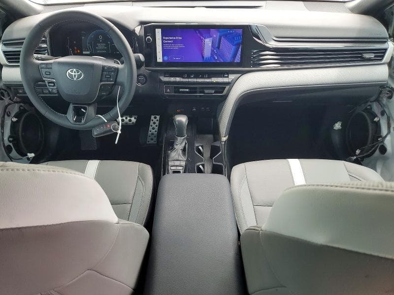 2025 TOYOTA CAMRY SE 8