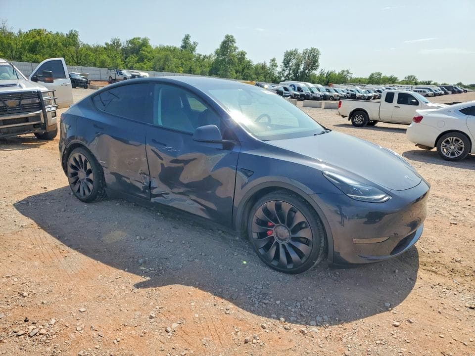 2024 TESLA MODEL Y 4