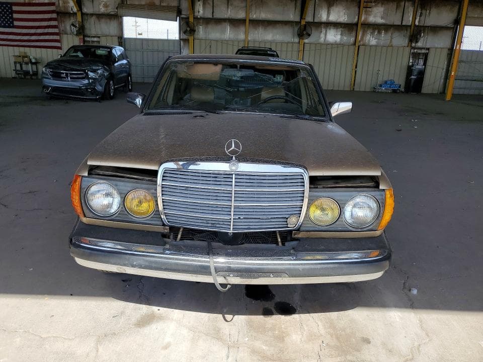 1984 MERCEDES-BENZ 300 DT DT 5