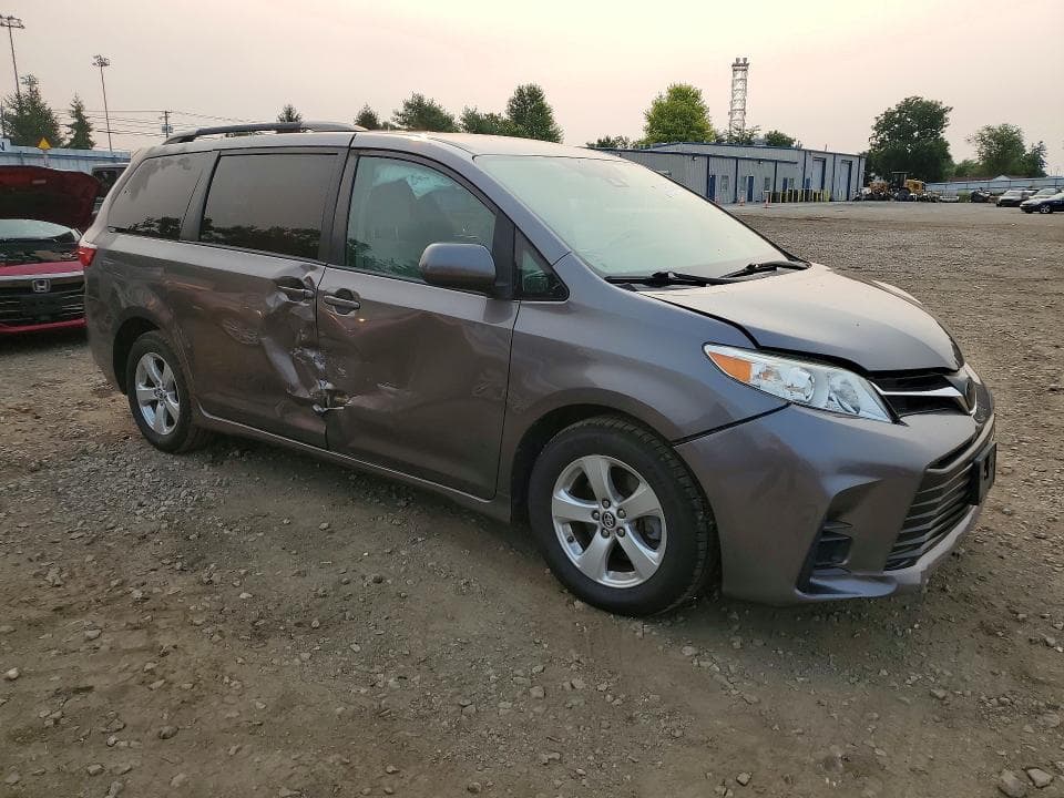 2020 TOYOTA SIENNA LE 4