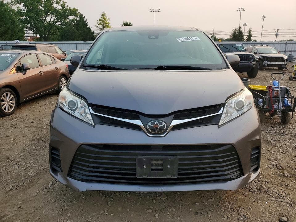 2020 TOYOTA SIENNA LE 5