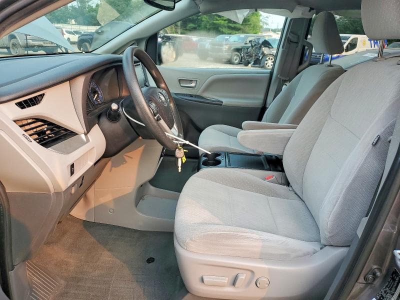2020 TOYOTA SIENNA LE 7