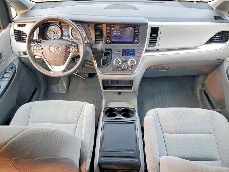 2020 TOYOTA SIENNA LE 8