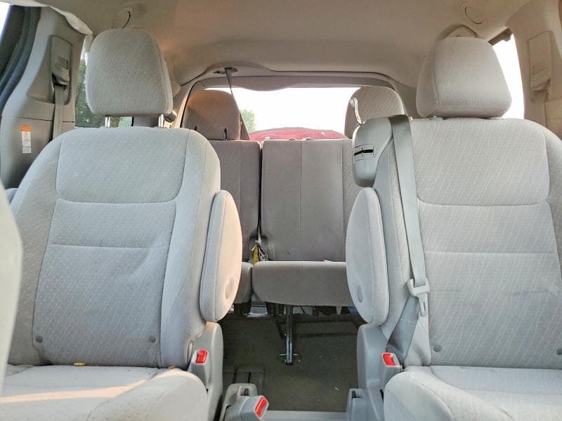 2020 TOYOTA SIENNA LE 10