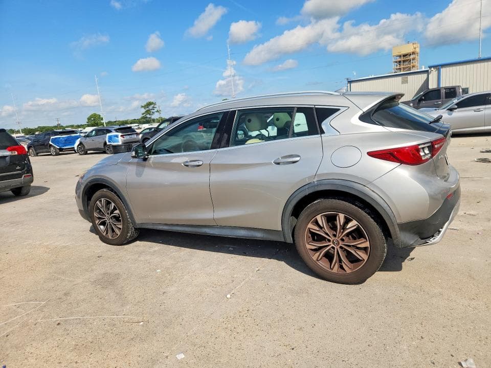 2019 INFINITI QX30 LUXE 2