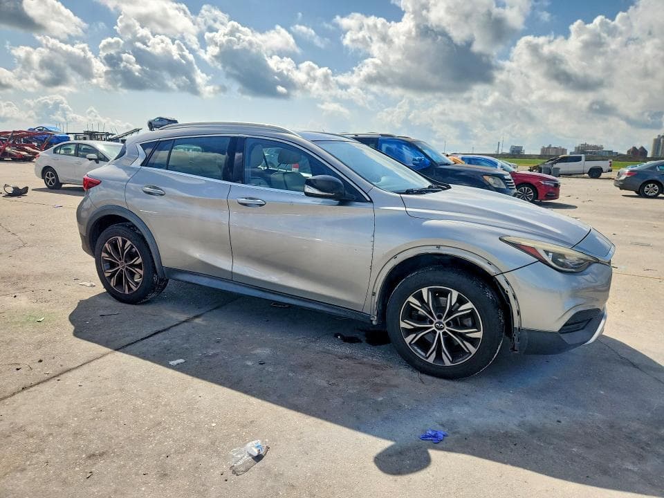 2019 INFINITI QX30 LUXE 4