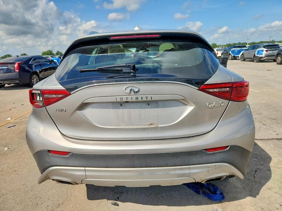 2019 INFINITI QX30 LUXE 6
