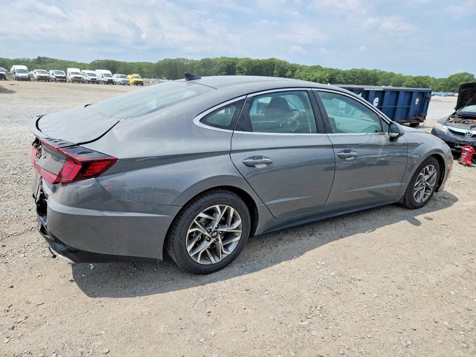 2022 HYUNDAI SONATA SEL 3