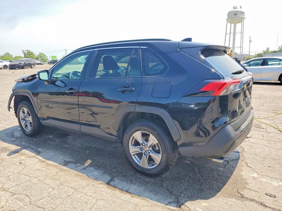 2022 TOYOTA RAV4 XLE 2