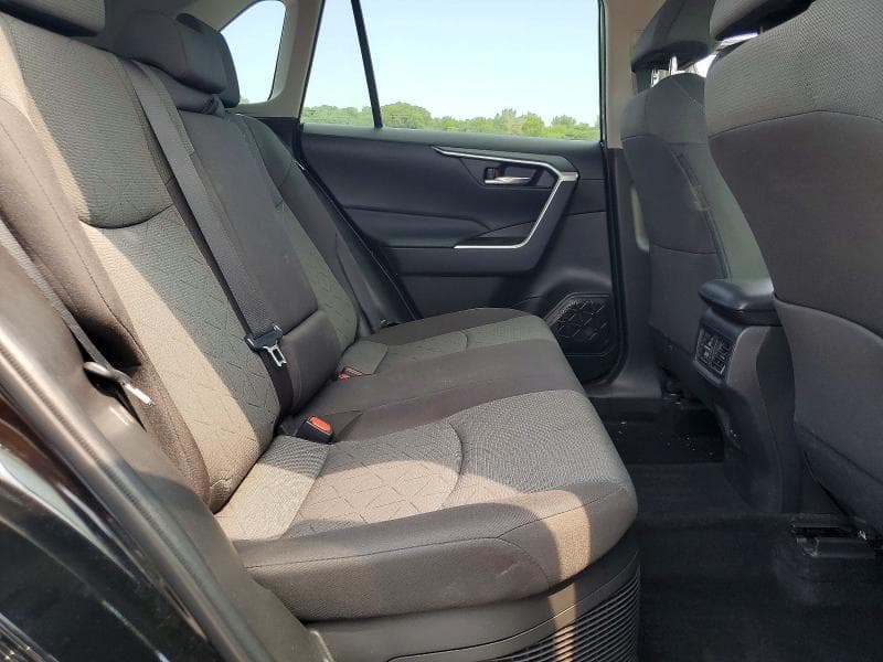 2022 TOYOTA RAV4 XLE 11