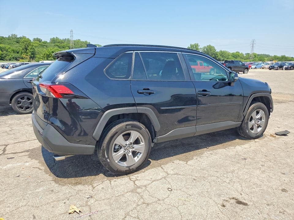 2022 TOYOTA RAV4 XLE 3