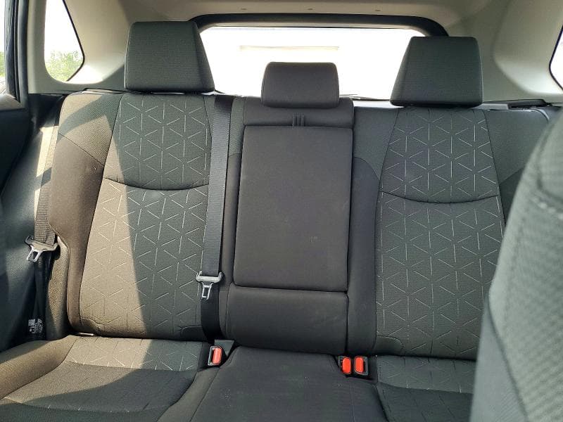 2022 TOYOTA RAV4 XLE 10