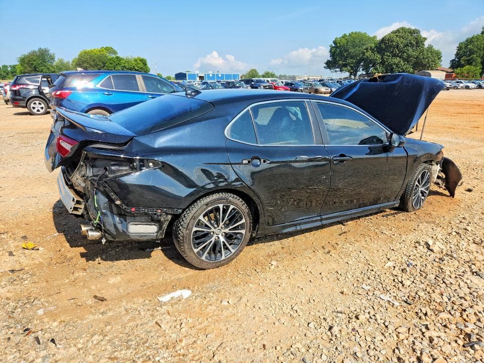 2019 TOYOTA CAMRY SE SE 3