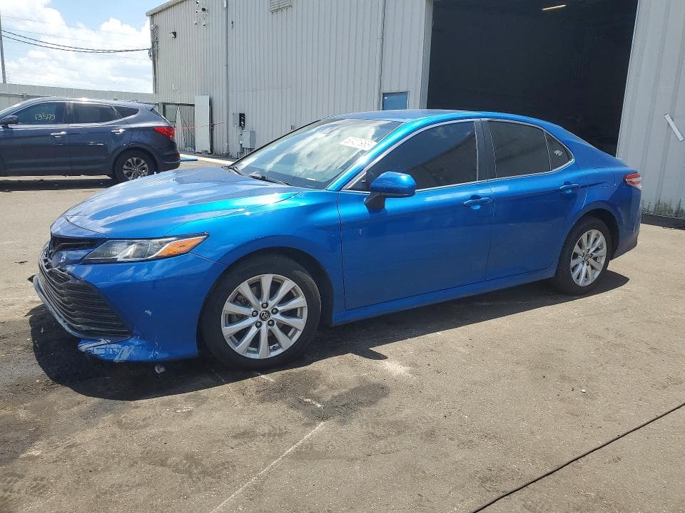 2019 TOYOTA CAMRY LE - 1