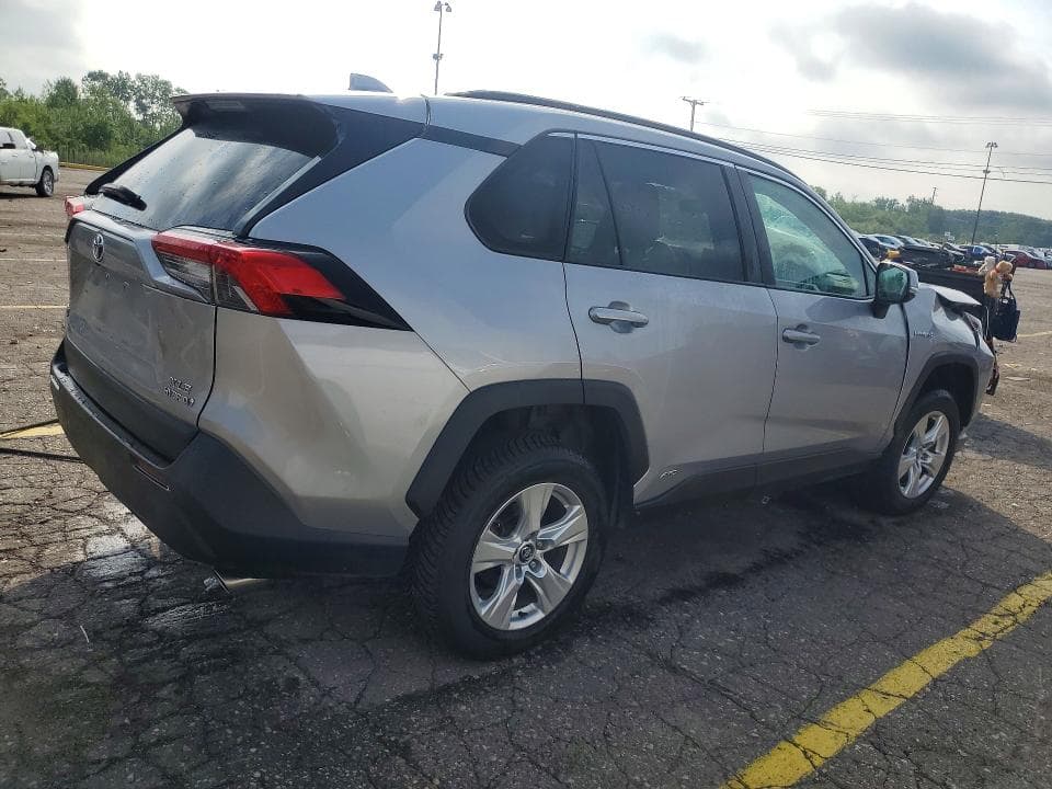 2020 TOYOTA RAV4 HYBRID XLE 3