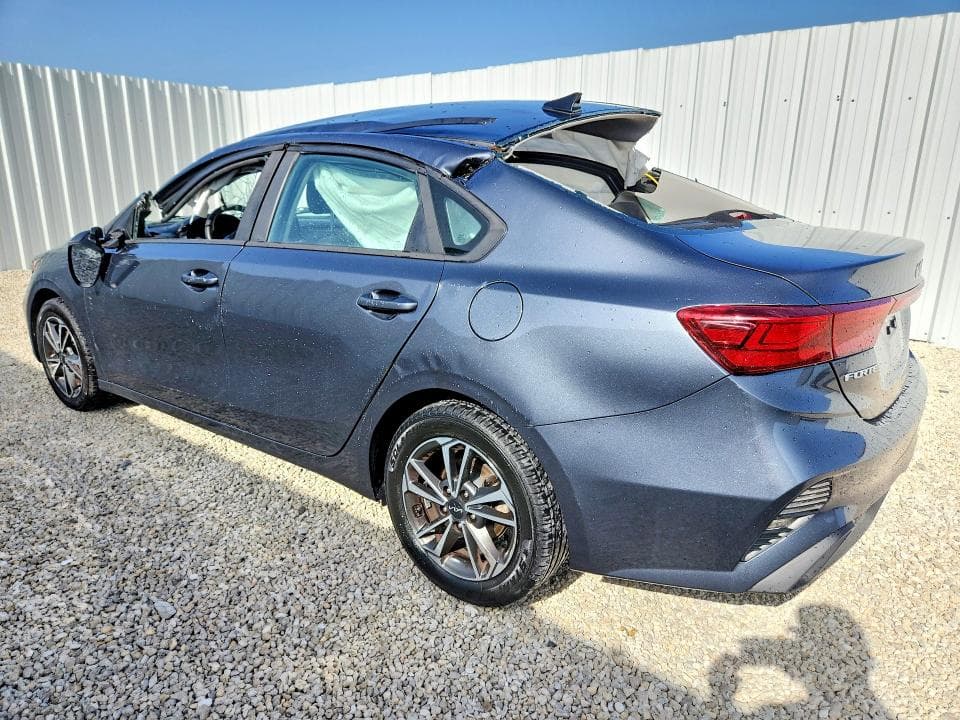 2023 KIA FORTE LXS 2
