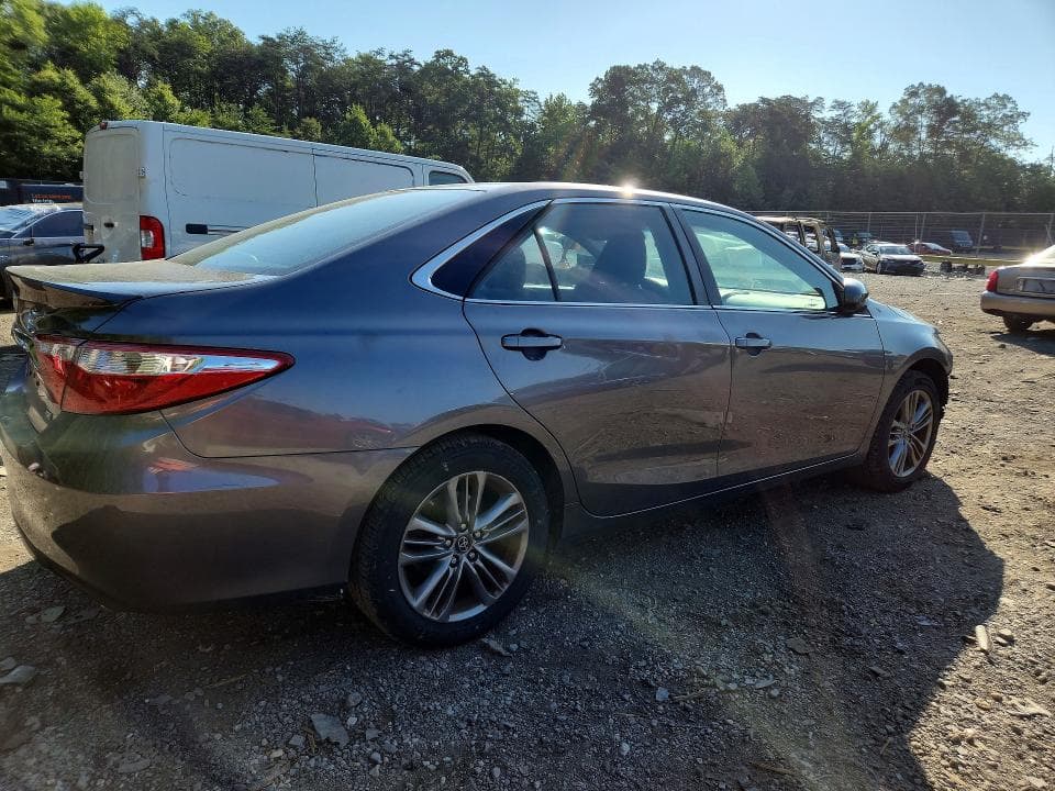 2017 TOYOTA CAMRY SE 3