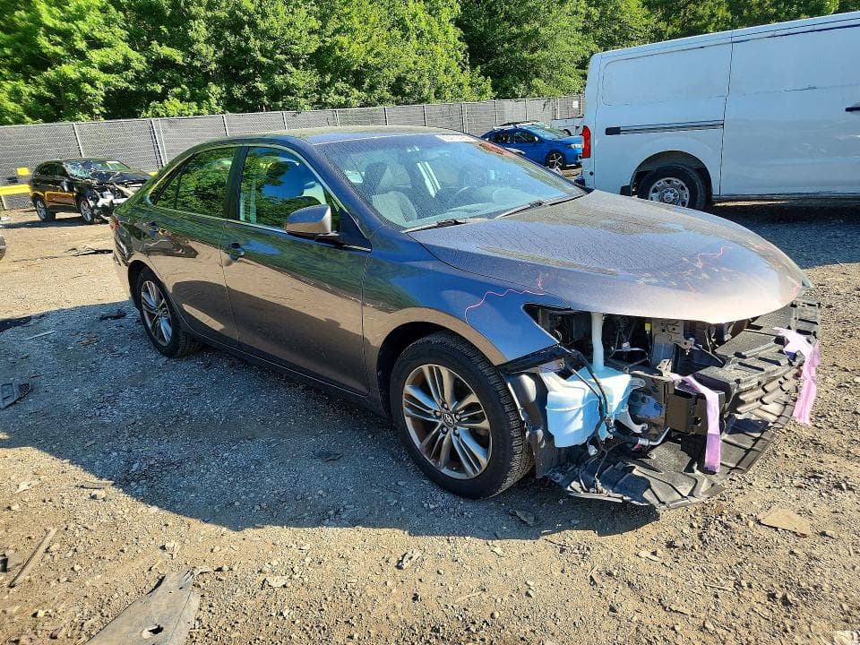 2017 TOYOTA CAMRY SE 4