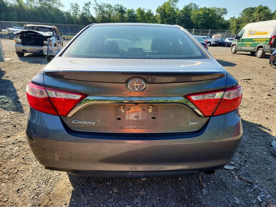 2017 TOYOTA CAMRY SE 6