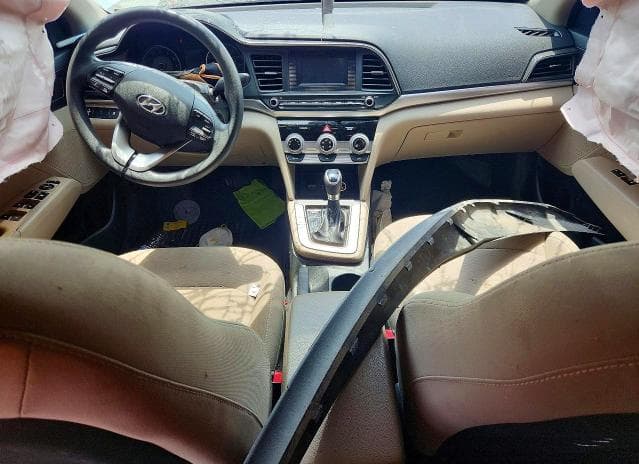 2019 HYUNDAI ELANTRA SE 8