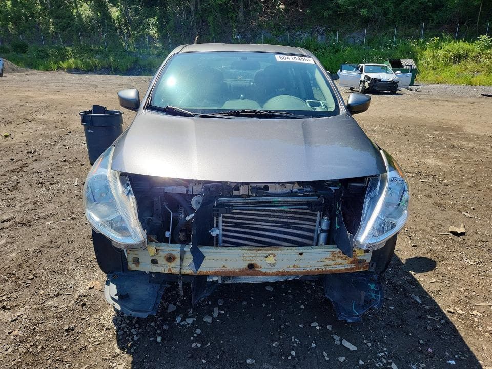 2017 NISSAN VERSA 1.6 SV 5