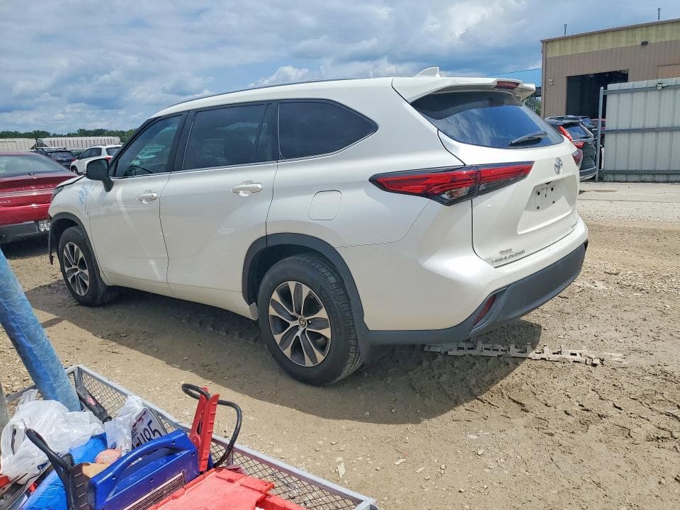 2020 TOYOTA HIGHLANDER XLE 2