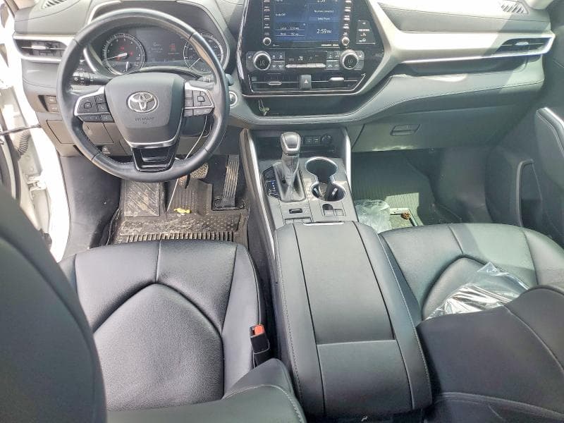 2020 TOYOTA HIGHLANDER XLE 8