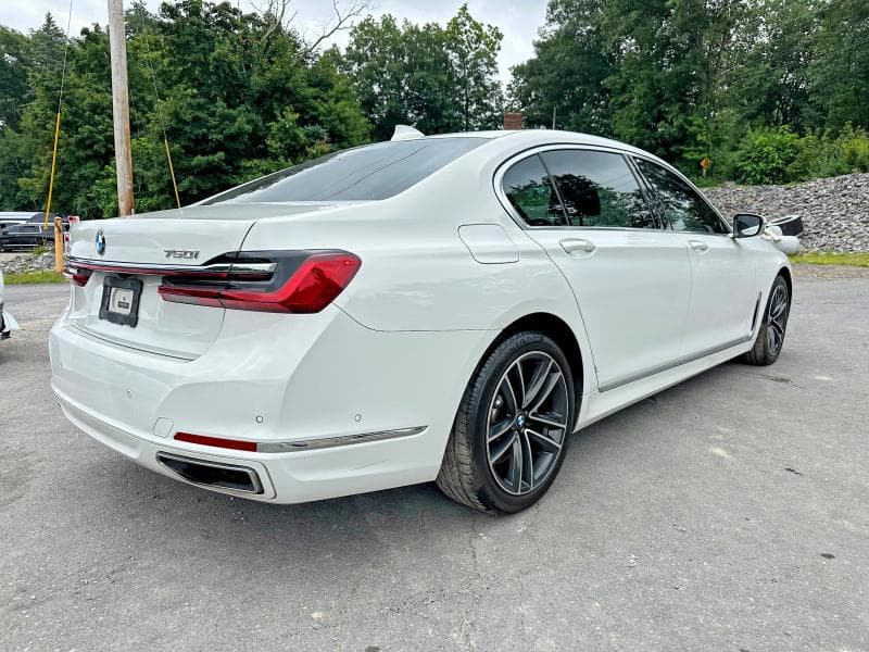 2021 BMW 750 XI 3