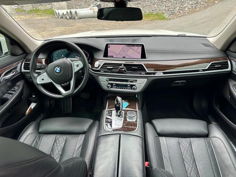 2021 BMW 750 XI 6