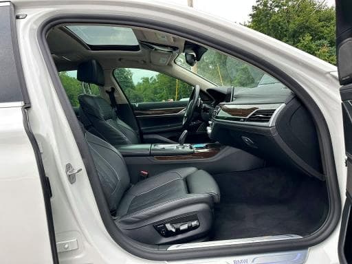 2021 BMW 750 XI 9