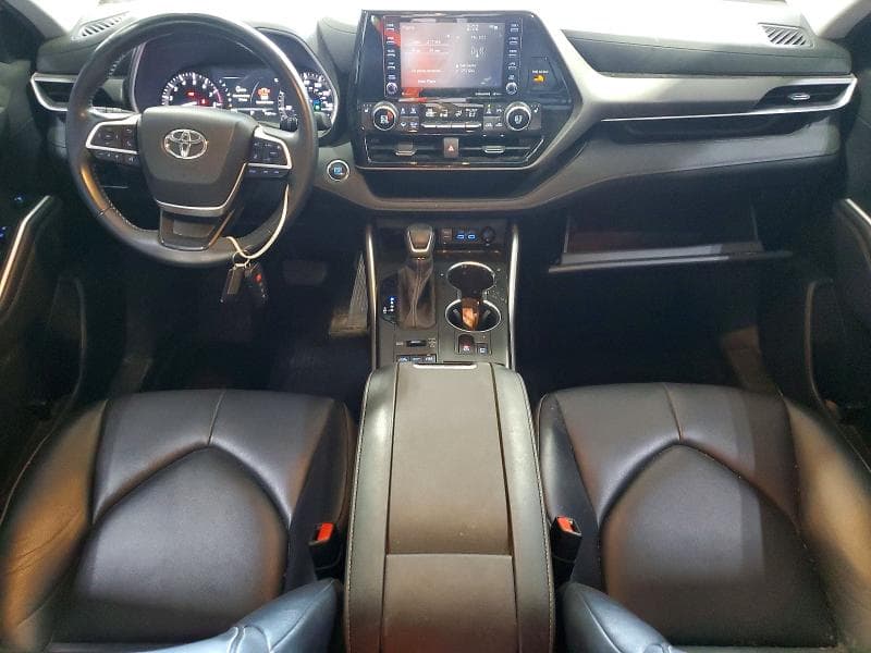 2022 TOYOTA HIGHLANDER XLE 8
