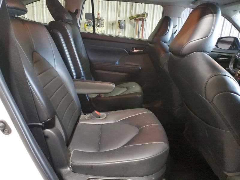 2022 TOYOTA HIGHLANDER XLE 10