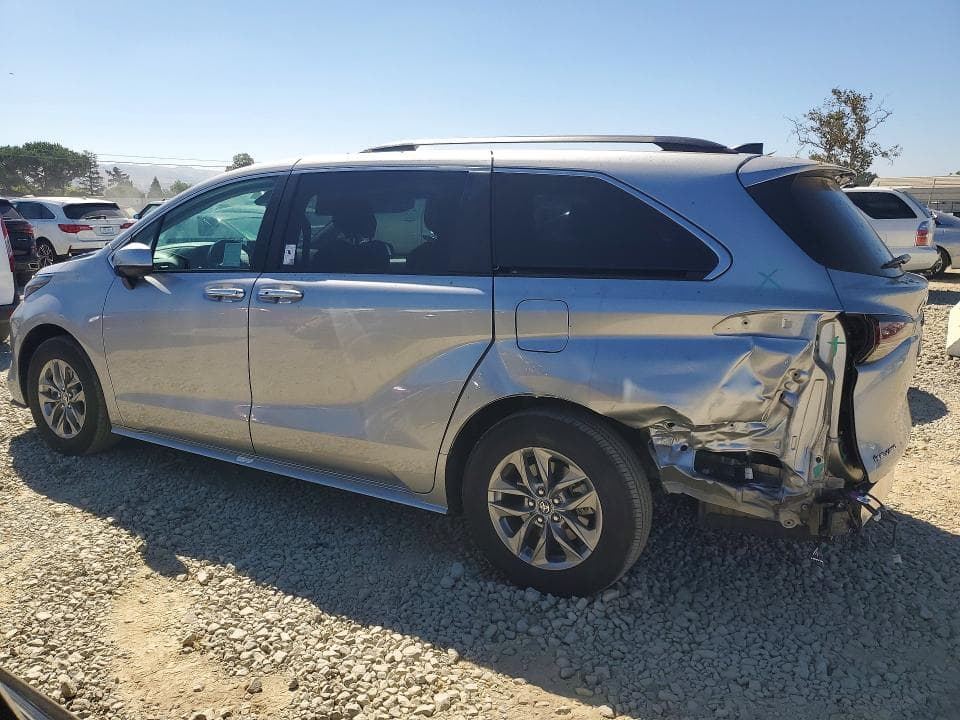 2025 TOYOTA SIENNA XLE 7-PASSENGER 2