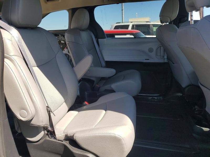 2025 TOYOTA SIENNA XLE 7-PASSENGER 11