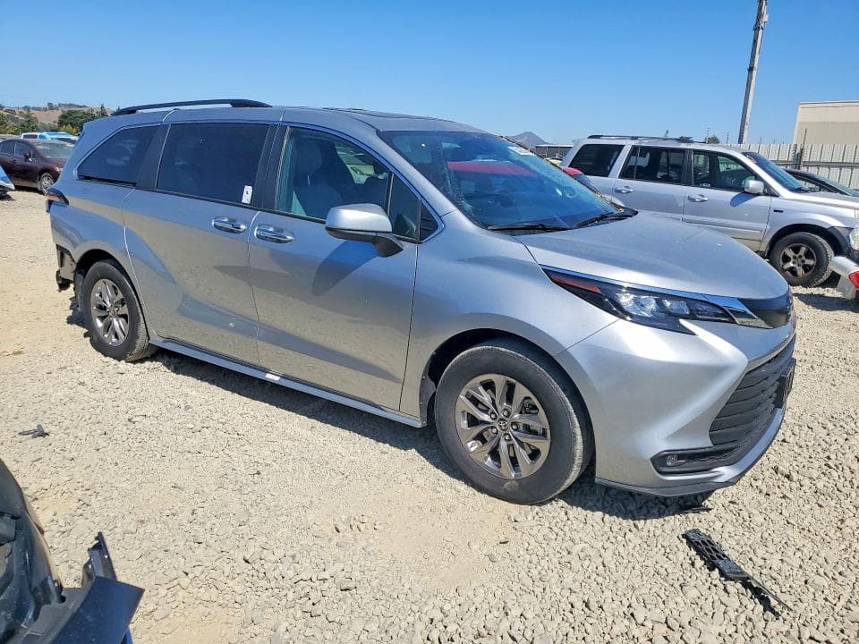 2025 TOYOTA SIENNA XLE 7-PASSENGER 4