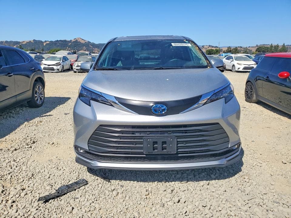 2025 TOYOTA SIENNA XLE 7-PASSENGER 5