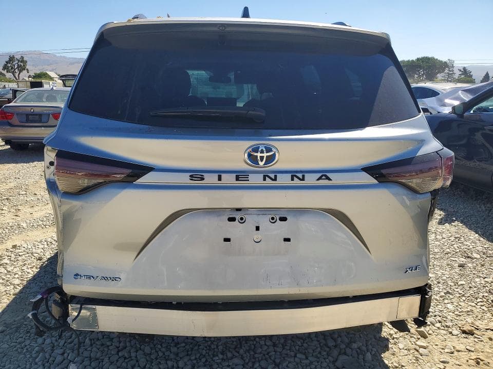 2025 TOYOTA SIENNA XLE 7-PASSENGER 6