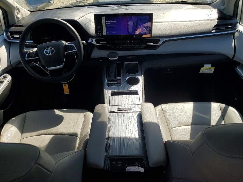 2025 TOYOTA SIENNA XLE 7-PASSENGER 8