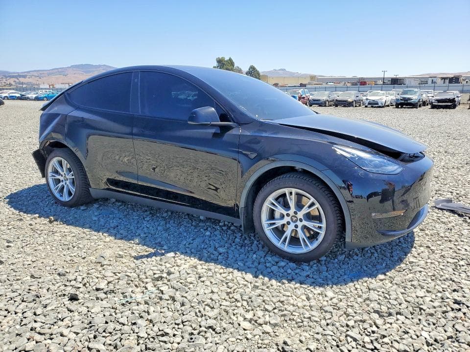 2023 TESLA MODEL Y 4