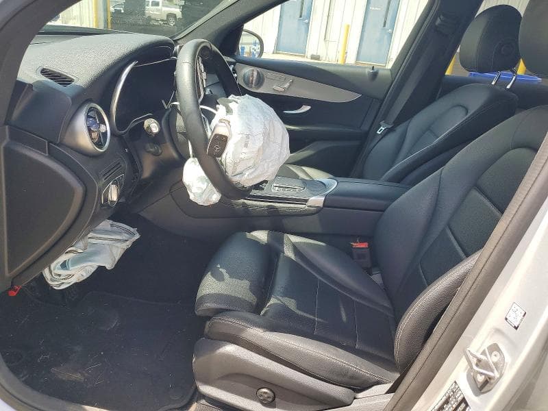 2020 MERCEDES-BENZ GLC 300 7