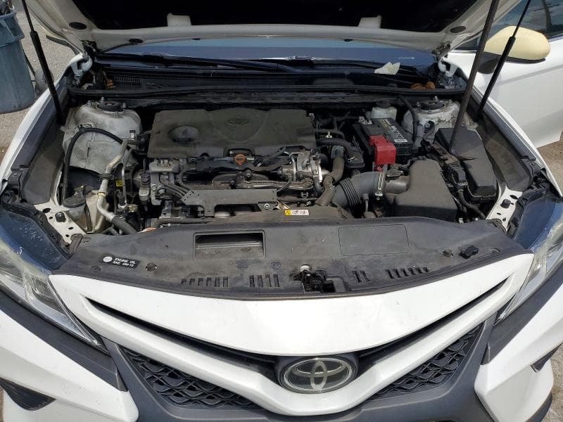 2020 TOYOTA CAMRY SE 11