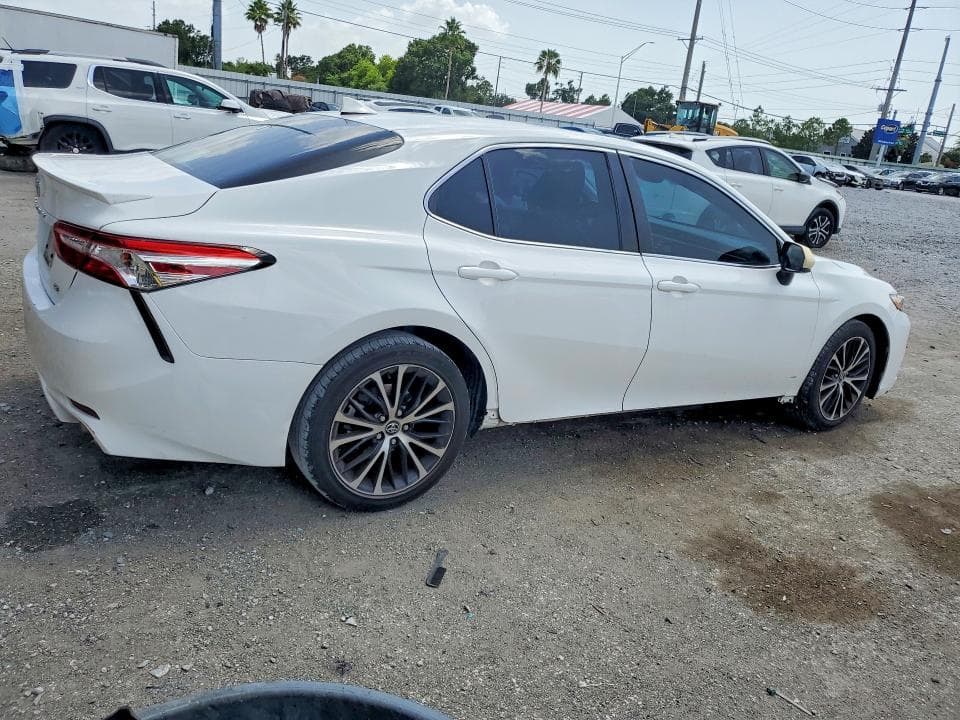 2020 TOYOTA CAMRY SE 3
