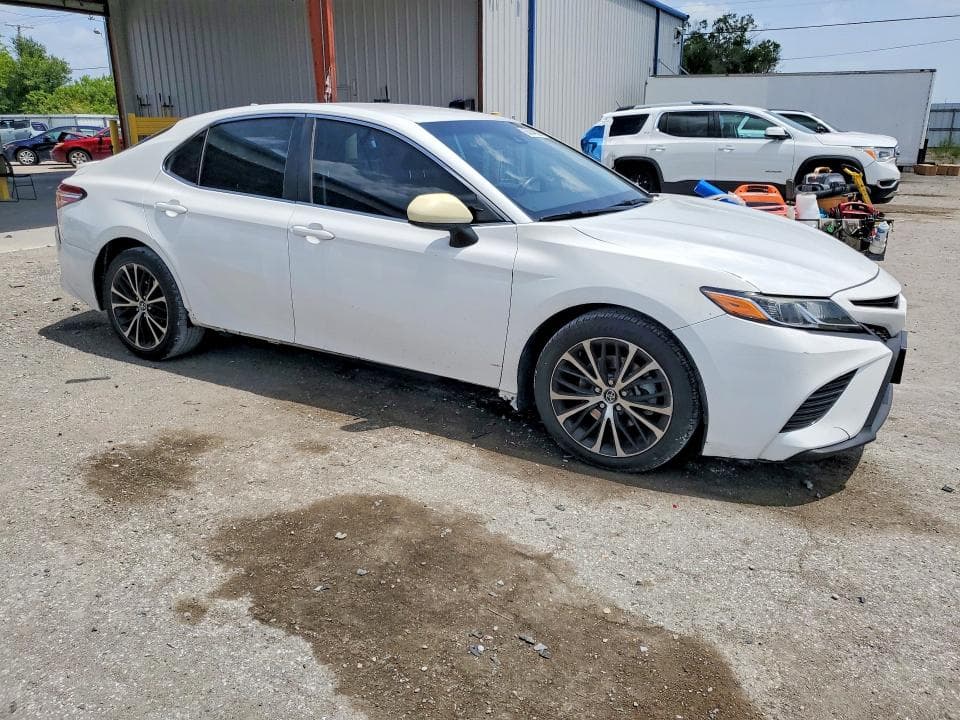 2020 TOYOTA CAMRY SE 4
