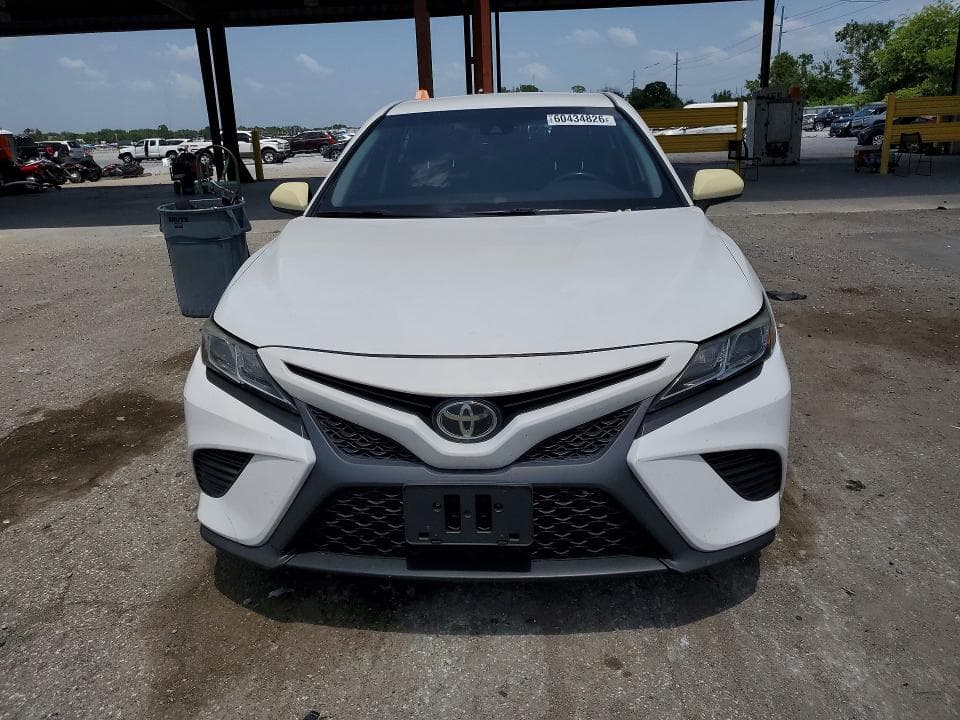 2020 TOYOTA CAMRY SE 5