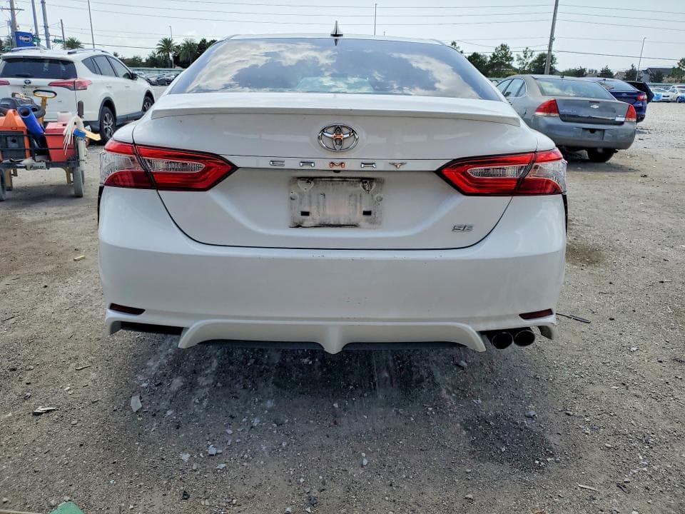 2020 TOYOTA CAMRY SE 6