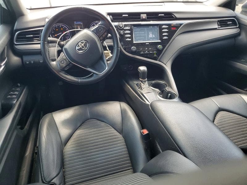 2020 TOYOTA CAMRY SE 8