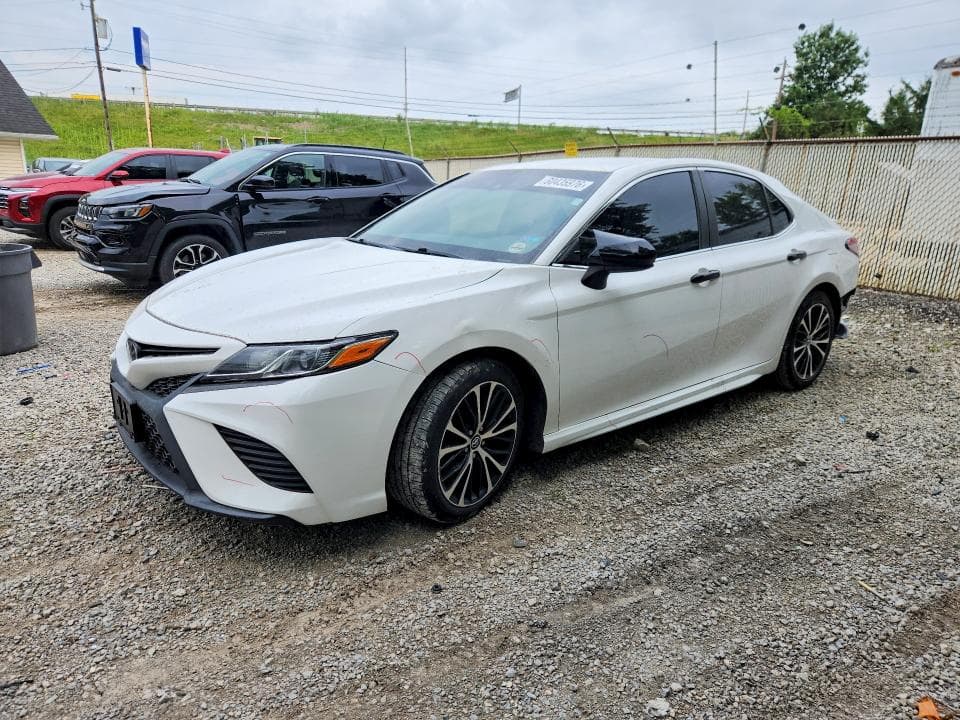 2018 TOYOTA CAMRY SE - 1