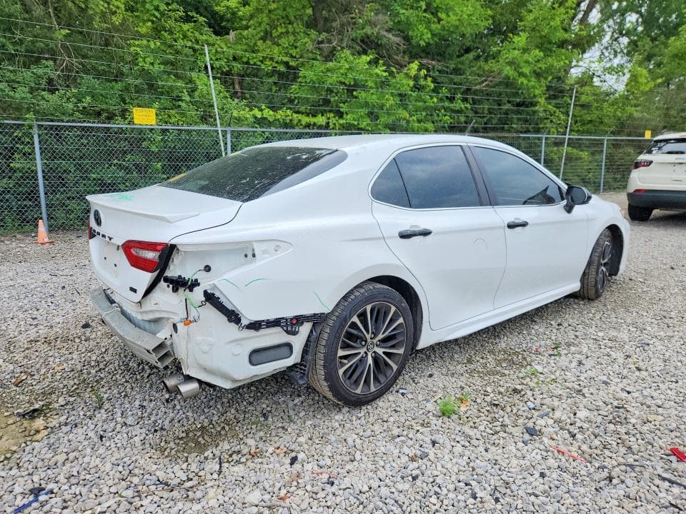 2018 TOYOTA CAMRY SE 3